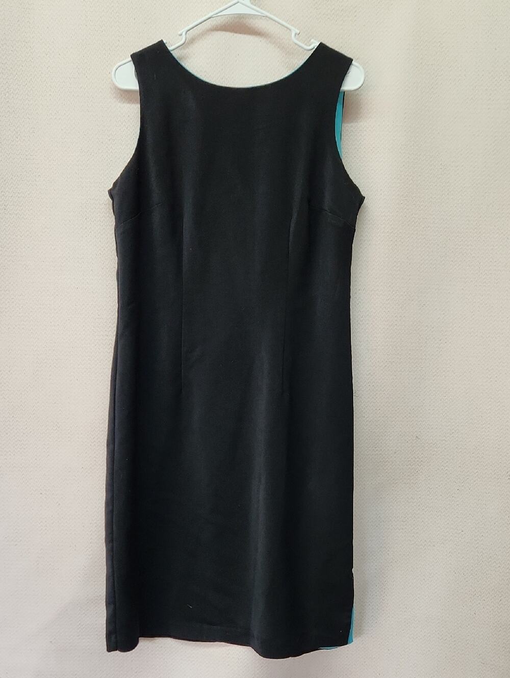 Sleek Black Sleeveless Midi Dress
